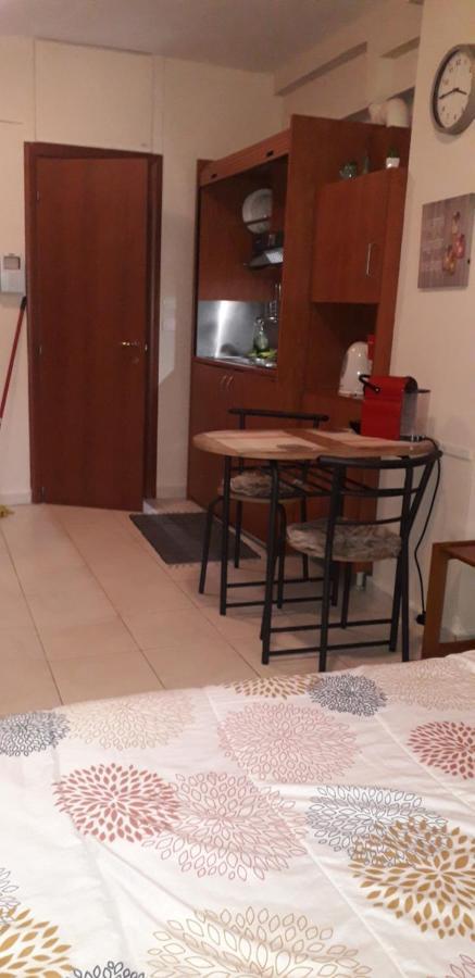 Ferienwohnung Central Bright Studio With Balkony Thessaloniki Exterior foto